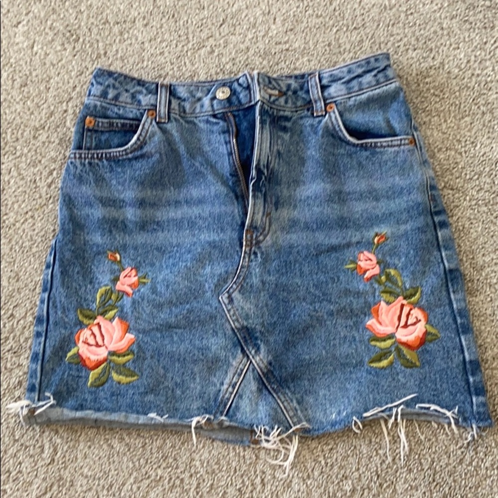 Top shop mini jeans skirt in size 4